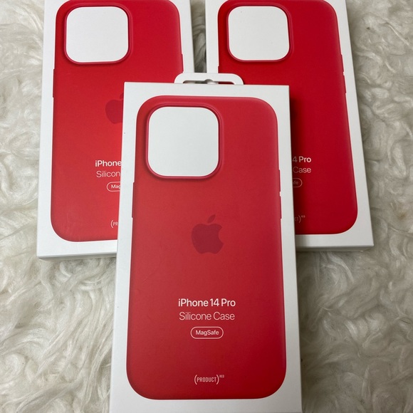 Apple Accessories - Apple iPhone 14 Pro Slicone Case Magsafe iPhone case